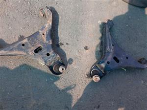 2014 Mazda BT50 left n right lower control arms