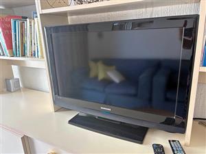 Samsung LA32B350F1 32-inch HD Ready (1366x768 resolution) LCD television