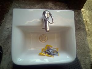I'm selling a bathroom basin its brand new with all the fittings 
