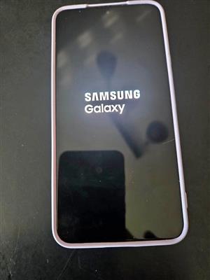 Samsung S22 256GB - Like New | Dual SIM + Wireless Charge + Amazing Camera