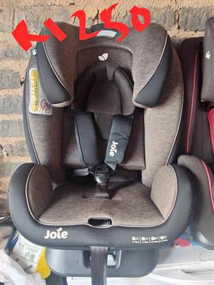 Joie every stage for sale  Size new born up to 36 kg isofix base as well good as new