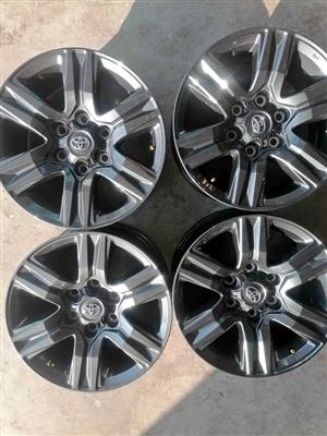 Toyota Hilux 17 Grey (WITH WHEEL CAPS)