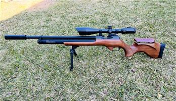 Effecto PX-5 PCP airgun with UTG leapers scope , refill canister , bag , bullets