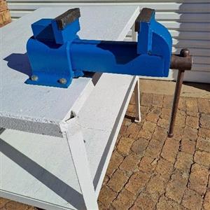 6mm Steel Work Bench with 150mm Vise 