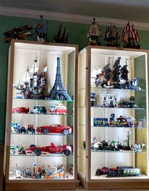 CABINETS  - Quality Custom made Display Cabinets for Characters, Collectibles and Models.