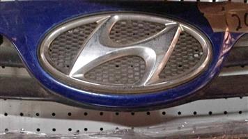 Hyundai i20 front badge