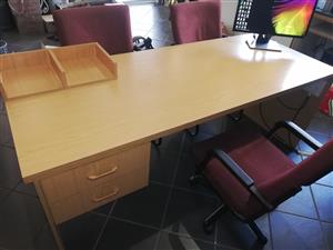 2M x 0.8M Office Desk with drawers and in trays 