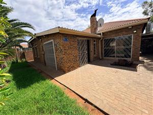 Townhouse For Sale in Carters Glen