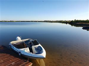 17 ft Sensation Bowrider with Johnson 115HP V4