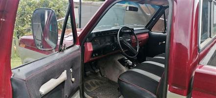 82  Ford  F150 4x4
