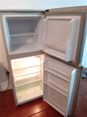 7.7 Cubic Feet fridge, Stainless Steel Silver