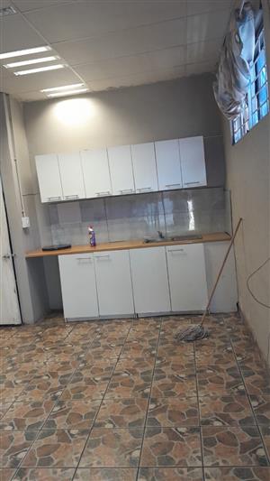  Spacious Bachelor Apartment To Let – Sunnyridge, Germiston  