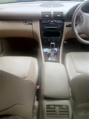 2005  Mercedes Benz blue in colour automatic,Beige leather seats,very clean car,