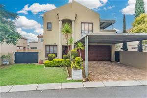 Contemporary Elegance in Theoschea Estate, Chancliff Ridge
