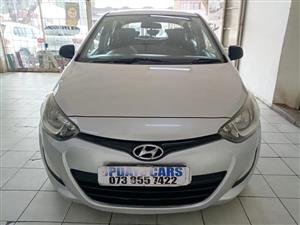 2013 HYUNDAI I20 1.2 FLUID MANUAL  PETROL SILVER Color  76.000KM.