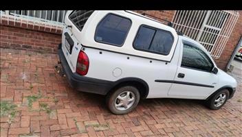 Canopy for opel corsa 2001 model bakkie canopy white colour  Negotiable 