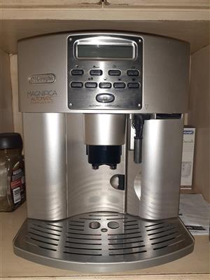 DeLongi Magnifica Automatic Coffee and Cappuccino Machine. Used 10 x. 