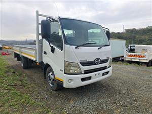 T364- 2017 HINO 300-815 DROPSIDE BODY TRUCK