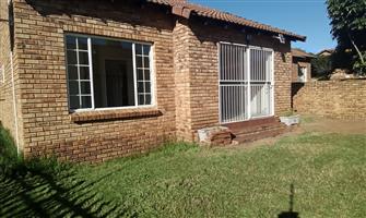 Townhouse For Sale in Wilgeheuwel