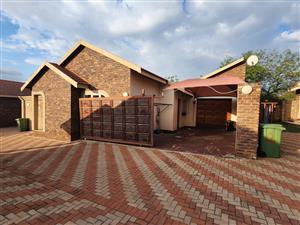 Townhouse For Sale in Bendor