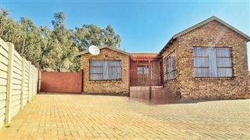Charming 3-Bedroom House in Pine Ridge