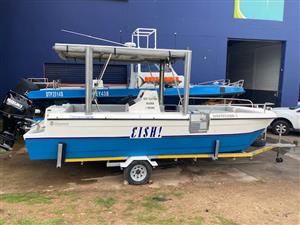 Pontoon - Crusader Tri Hull Deck Boat For Sale
