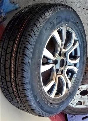 18inch Foerd Ranger Wildtrek original mag with new 265/60/18 Continental to use for spare 