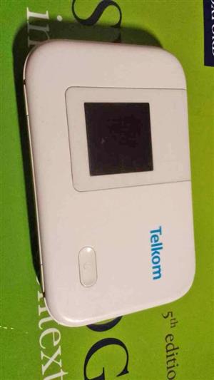 HUAWEI E5372-Pocket Wi-Fi Router