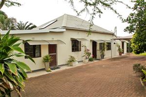 Luxury Non-distressed Harcourts Auction - Bidding to start from R980 000 and up!!