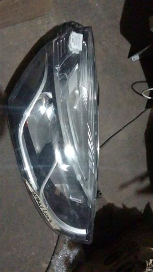 Renault Clio 4 HEADLIGHTS 