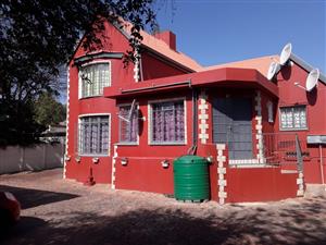 Bachelor flats Sunnyside