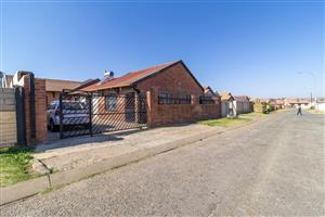 Prime Investment Opportunity in Lenasia South - Expansive 6-Bedroom Home