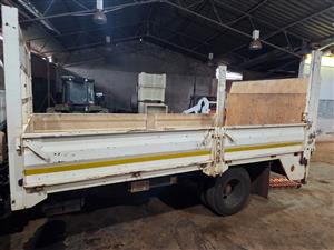 4 Ton truck load bin with Ratcliff tail lift