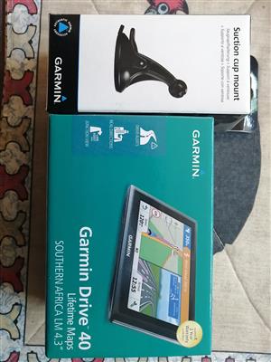 Garmin Drive 40 for Sale with extra Garmin Suction cup 