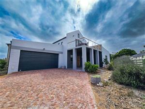 House For Sale in Still Bay West