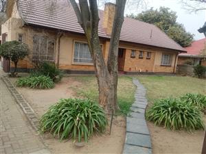 Lovely 3-Bedroom Family Home with Pool in Peaceful Suburb