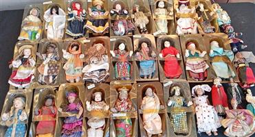 Vintage "Dolls of the World" collection x33