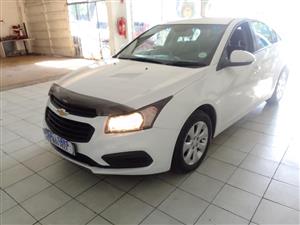2015 Chevrolet cruze 1.6LS Sedari manual white color 