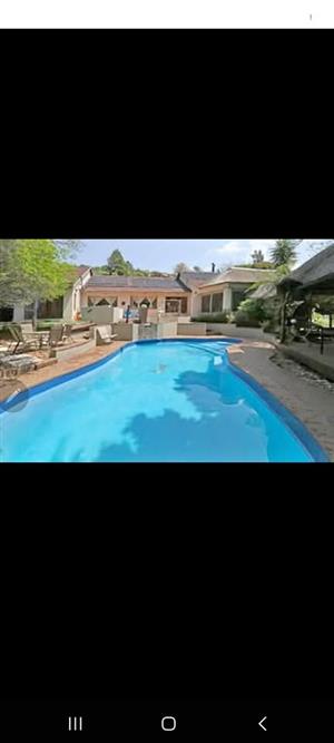 FULLY FURNISHED 1-BED APARTMENT available immediately.