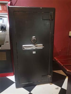 Massive fireproof safe cat 2