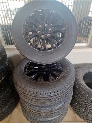 18 inch Ford Thunder/Wildtrack original mags with brand new 265/60/18 Continental set 