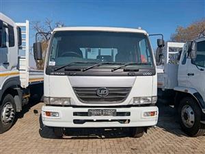 2015 Nissan UD90 Tag-Axle Mass-Dropside Truck 