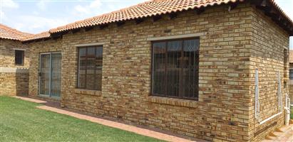 FOR SALE:  3 Bedroom Townhouse Greenhills Randfontein