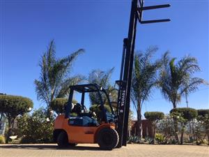 Toyota 7series 2.5 ton petrol &LP  gas forklift for sale