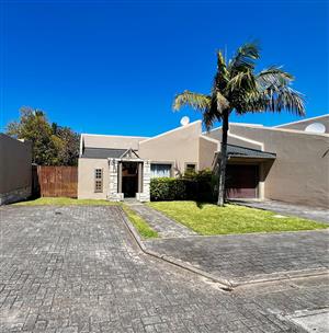 Spacious 3-Bedroom Townhouse for Rent – Conveniently Located Near Amenities