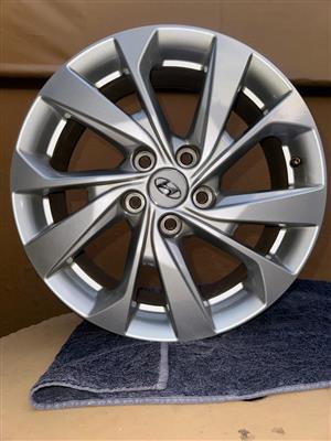 Four Alloy 17" Rims (Tuscon Original) 