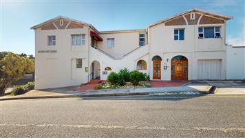 Spacious 2-Bedroom Apartment With Sea Views in Trendy Richmond Hill