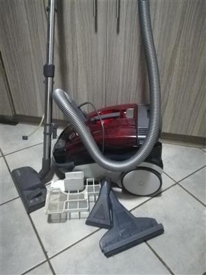Vacuum Genesis Hausmeister