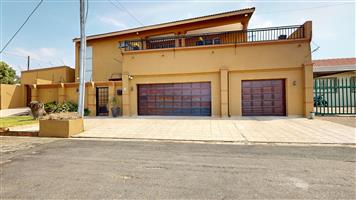 Starting to bid from R1,799,000! Non-Distressed Live Luxury Auction!