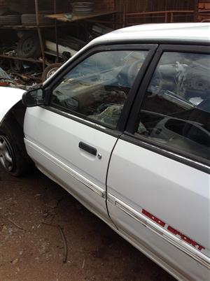 Stripping Ford Lazer 1995 for Spares